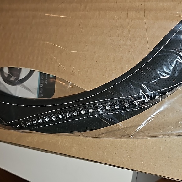 Car Pass Steering Wheel Cover - Picture 2 of 3